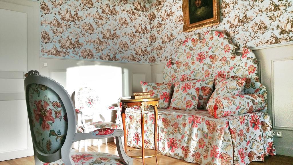 Chateau De Chantore Bacilly Room photo